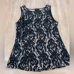 Banana Republic black lace sleeveless blouse, lined, button back closure, 4